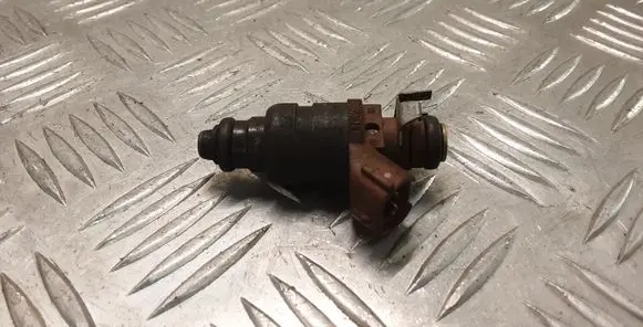 Skoda Fabia Mk1 (6Y) Fuel injector 047906031C