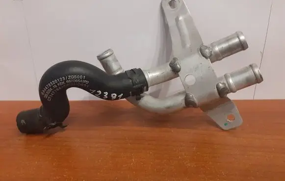 Mercedes-Benz Vito Viano W447 Engine coolant pipe/hose A4478320123