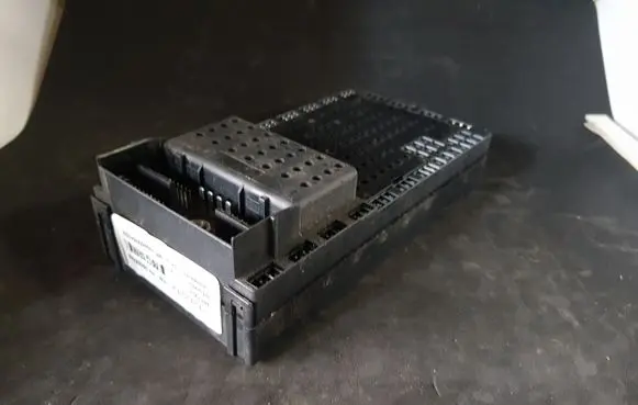 Volvo XC70 Fuse module 08696098