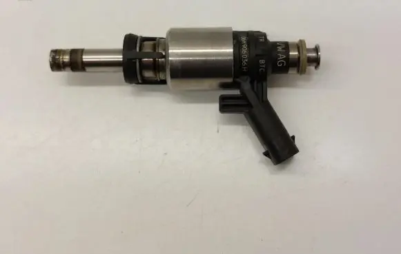 Audi A4 S4 B8 8K Fuel injector 06H906036H