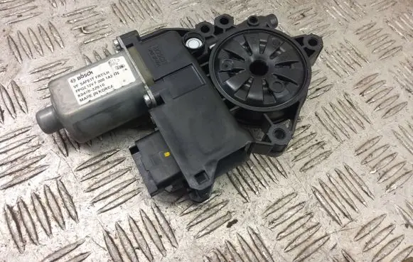 Hyundai i40 Front door window regulator motor 82450-3Z010