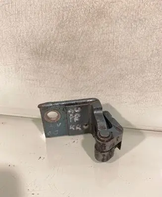 Audi A4 S4 B5 8D Front door lower hinge 