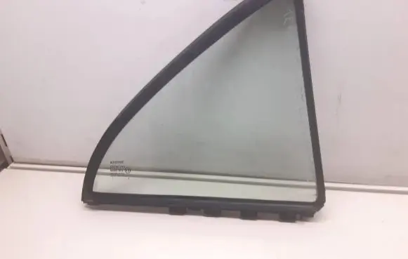 Toyota Avensis T250 Rear vent window glass 6818905030