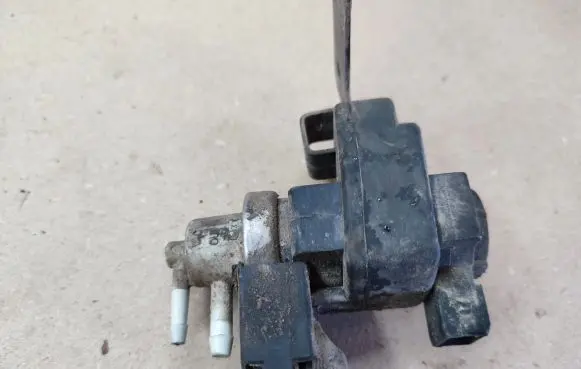 KIA Carens II Turbo solenoid valve