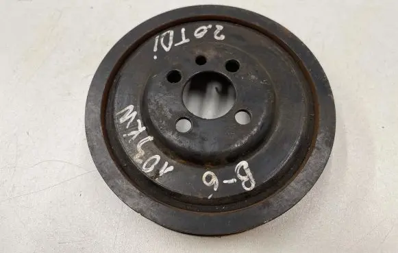 Volkswagen PASSAT B6 Crankshaft pulley 03g105243