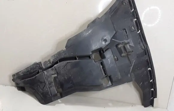 Volvo S60 Front bumper mounting bracket 08693182
