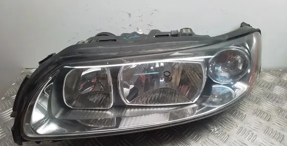 Volvo V70 Headlight/headlamp 30698825