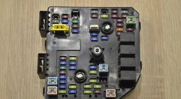 Opel Antara Fuse module 95142064