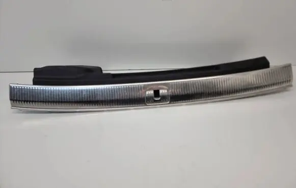 Trunk/boot sill cover protection