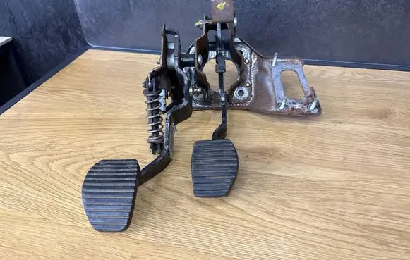 Peugeot Partner Pedal assembly 32110E2413