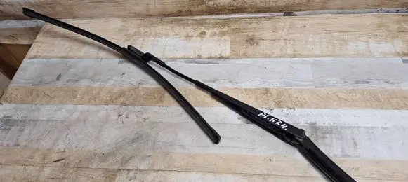 Volkswagen PASSAT CC Front wiper blade arm 3C8955409