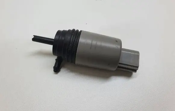 BMW 5 E60 E61 Windscreen/windshield washer pump 6934159 67126934159