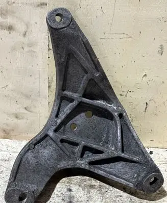 BMW 5 E39 Engine mounting bracket 1096080 22111096080