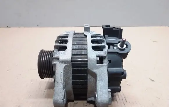 Hyundai i30 Generator/alternator 373002B101 2655447