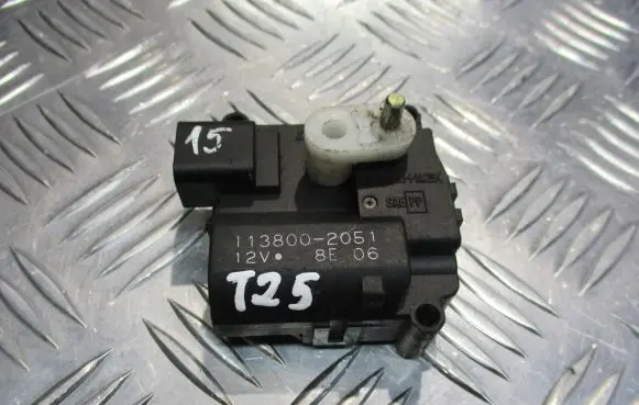 Toyota Avensis T250 Central body control module 113800-2051