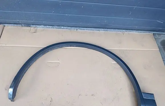 Volkswagen Touareg II Front arch trim
