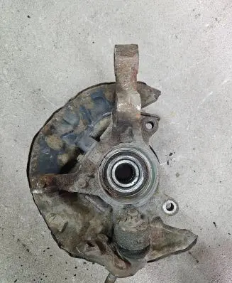 Toyota Corolla Verso E121 Front wheel hub