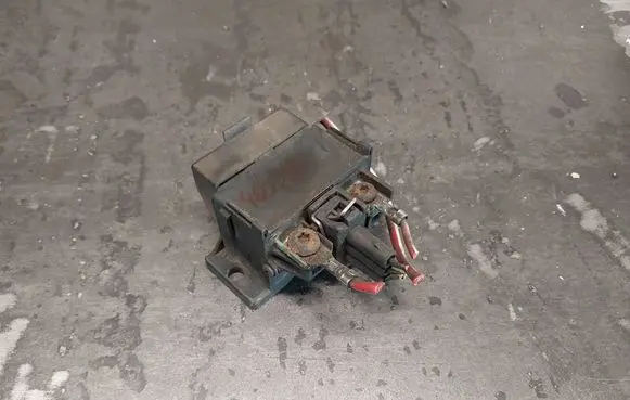Volvo S70 V70 V70 XC Glow plug pre-heat relay 9162929 899064000