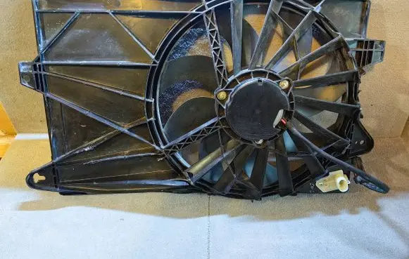 Electric radiator cooling fan