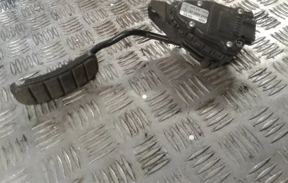 Renault Laguna II Accelerator throttle pedal 8200002905