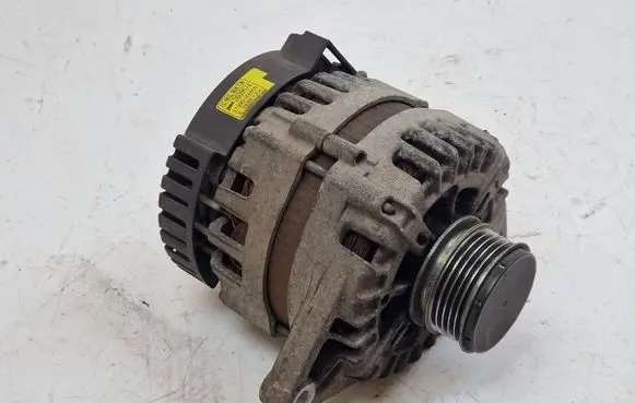Hyundai i40 Generator/alternator 373002A800 2609674