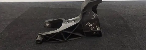Volkswagen Transporter - Caravelle T5 Engine mounting bracket 7H0199343