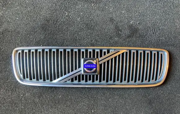 Volvo V70 Front bumper upper radiator grill 08693678 A1601 08693346