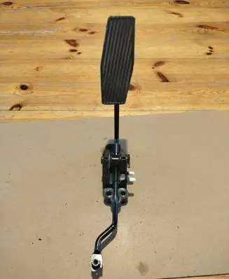 Accelerator throttle pedal