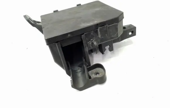 Nissan Juke I F15 Fuse module