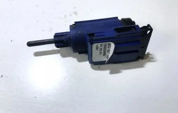 Audi A4 S4 B6 8E 8H Brake pedal sensor switch 8e0927189 19322005