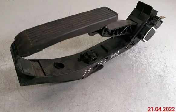 Mercedes-Benz S W221 Accelerator throttle pedal A2213000104 1293010382 A2113010001