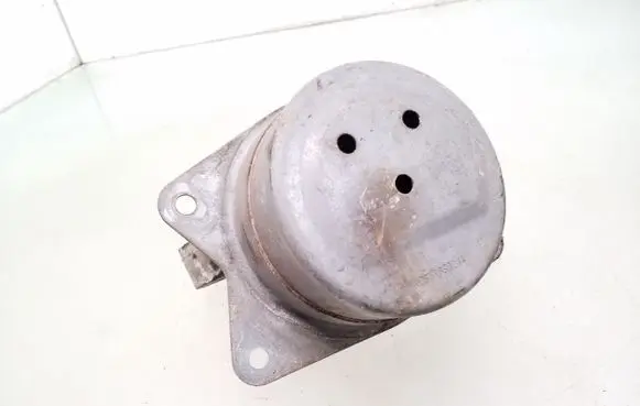 Engine mount bracket