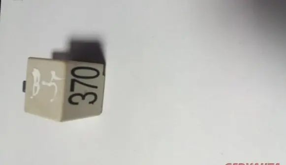 Volkswagen PASSAT B5.5 Other relay 8D0951253