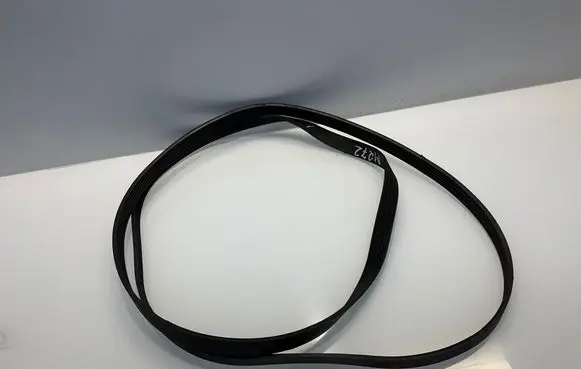 Mercedes-Benz CLS C219 Alternator belt