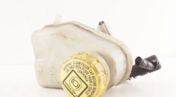 Brake fluid reservoir