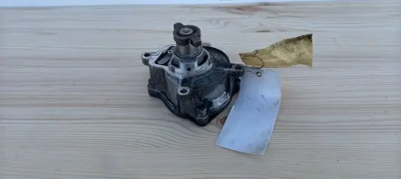 Volkswagen Golf V Vacuum pump 07K145100C