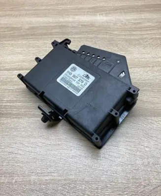 Volkswagen Golf III ABS control unit/module 1H0907379D 3A0907367B