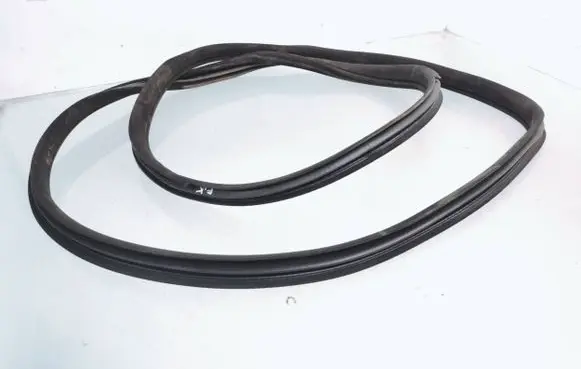 Mercedes-Benz C W204 Front door rubber seal A2046970951