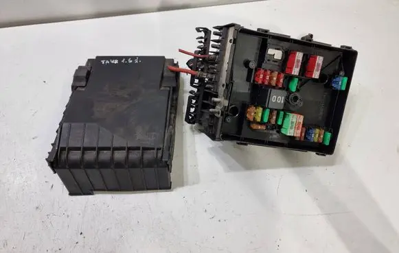 Volkswagen Touran II Fuse box set 1K0937132F 014189871 17180061
