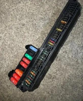 BMW 5 E60 E61 Fuse module 6957330 120205