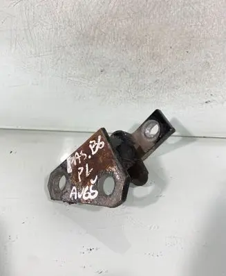 Volkswagen PASSAT B6 Front door upper hinge