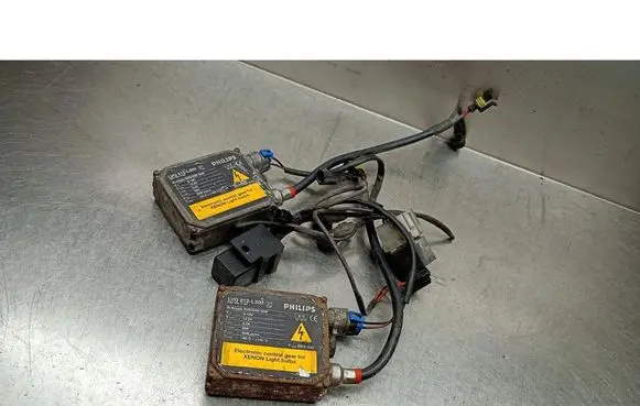 Toyota Avensis Verso Headlight ballast module Xenon LVQ212L300