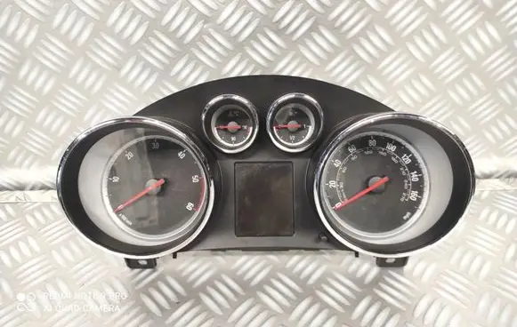 Opel Zafira C Speedometer (instrument cluster) 13442457