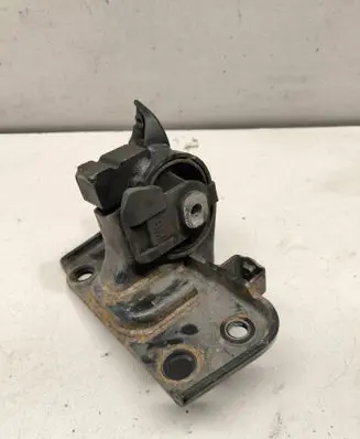 Toyota Avensis T270 Engine mount bracket 