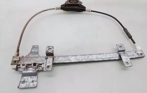 Rear door manual window regulator