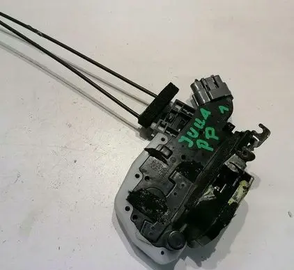 Nissan Juke I F15 Front door lock