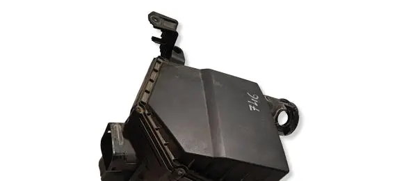 Volvo XC90 Air filter box 31338742