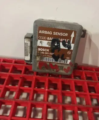 Audi A4 S4 B5 8D Airbag control unit/module 8A0959655B 0285001037