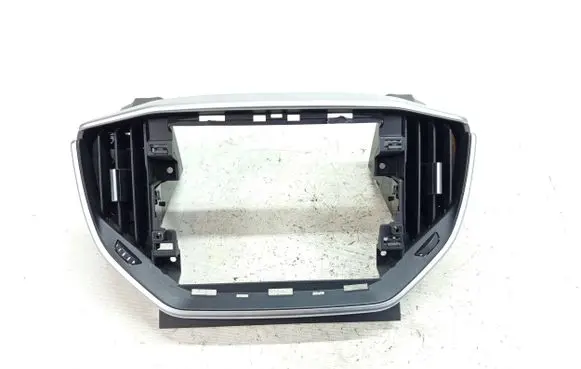 Maserati Ghibli Radio/GPS head unit trim 6700190600 09052014 089040200102