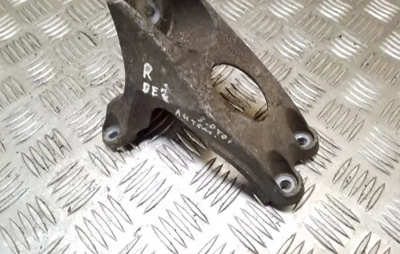 Gearbox mounting bracket